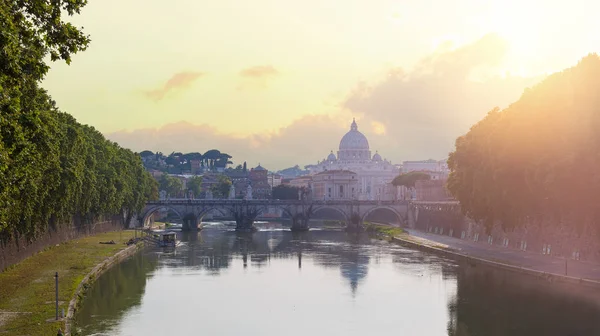 Puente Roma Vittorio Emanuele Río Tíber Catedral San Pedro Roma — Foto de Stock