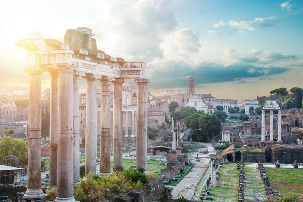 Romeinse Ruïnes Rome Forum Tegen Bewolkte Hemel Rome Italië — Stockfoto