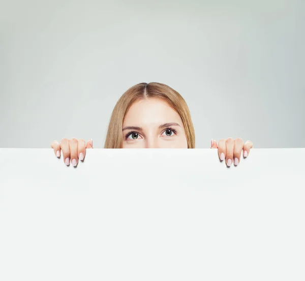 Young Woman White Empty Paper Board Banner Background Copy Space — Stock Photo, Image