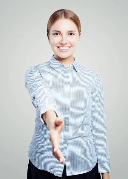 Žena Handshake Usmívající Dívka Potřásl Rukou Při Pohledu Fotoaparát — Stock fotografie