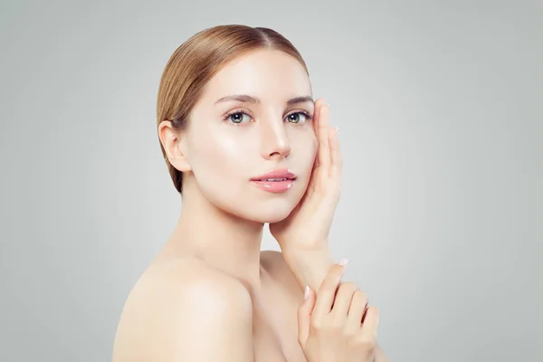 Aufrichtiges Mädchenporträt Hübsche Frau Wellness Modell Mit Gesunder Haut Gesichtsbehandlung — Stockfoto