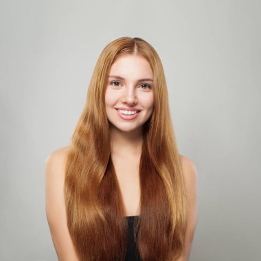 Hlong pürüzsüz düz saç portrai güzel dost kadınla