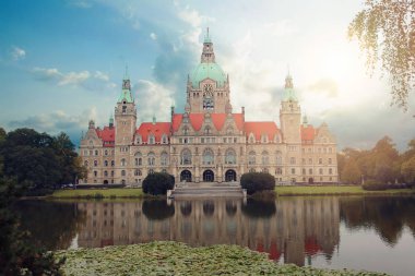 Eski Hannover Belediye Binası. Tarihsel Hannover Belediye Binası üzerine açık bakış açısı