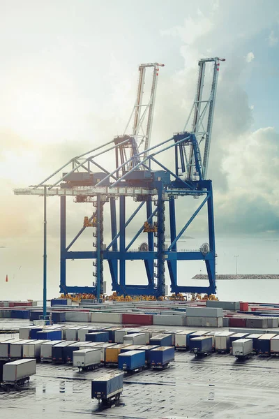 Cargo port in Helsinki. Harbor cranes in sea cargo port — Stock Photo, Image