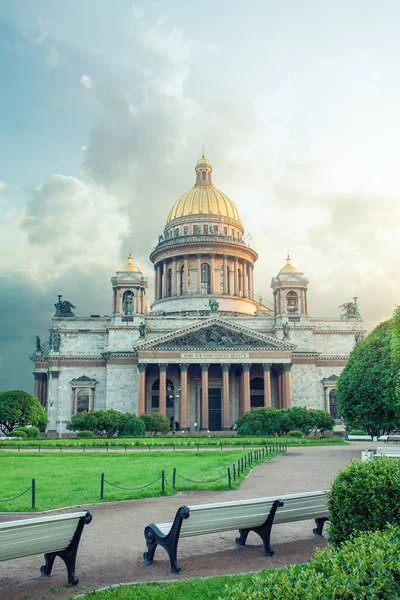 Catedral de Isaac o Isaakievskiy Sobor en San Petersburgo . — Foto de Stock
