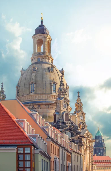 Drezden de Skyline. De schoonheid van de architectuur in de straten en pleinen van Dresden — Stockfoto