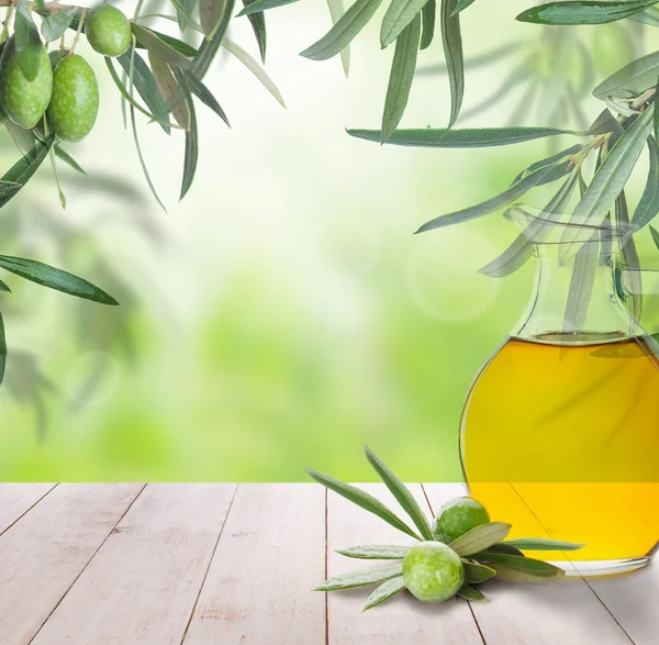 Olives on olive tree. Season nature image. Beautiful Sunny day for Harvest — Stock Photo, Image