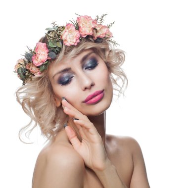 Güzel model kadın ile makyaj izole beyaz. 