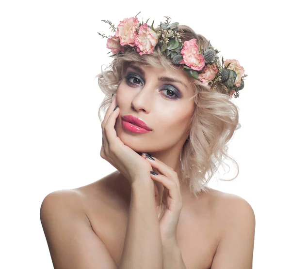 Atractiva mujer modelo con maquillaje y flores de primavera . —  Fotos de Stock