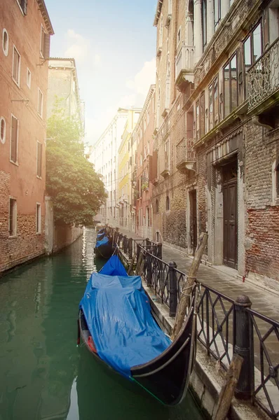 Venetian gondola canal waters of Venice Italy. — Stock Photo, Image