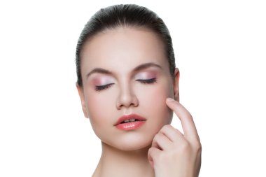 Güzel kadın yüzü beyaz izole. Sağlıklı model 