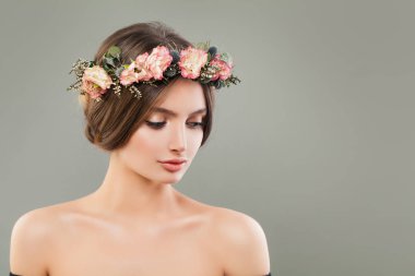 Mükemmel genç kadın portresi. Güzel yüz