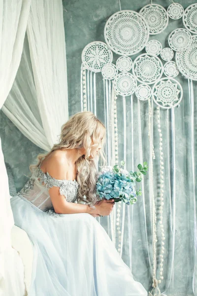 Perfect beauty woman with blonde curly hair and flowers — Stock Photo, Image