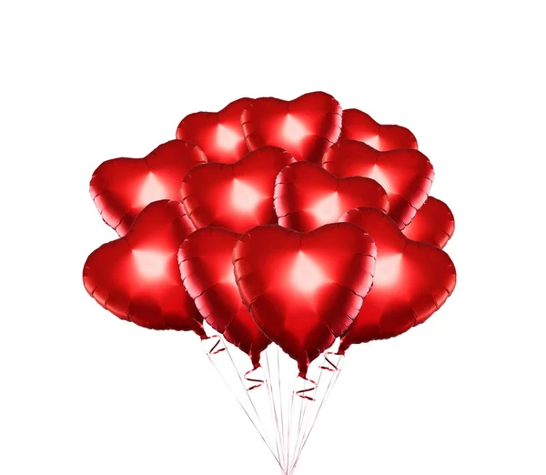Набор воздушных шаров. Куча шариков из фольги в форме сердца красного цвета — стоковое фото