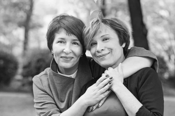 Black and white portrait of cute mature women 60s and 40s years — Stock Photo, Image