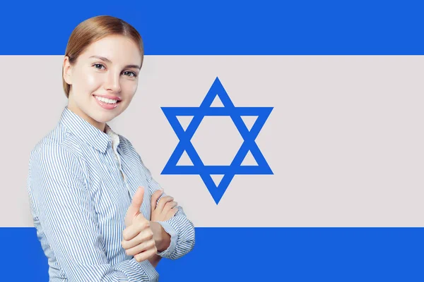 Cute happy young woman against the Israel flag background. — Stock Photo, Image