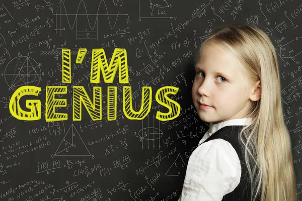 科学と黒板の背景に幸せな子供の学生の女の子 — ストック写真