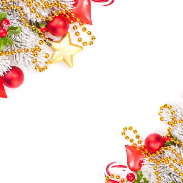 Brillante composición de esquina de Navidad vívida con bayas de acebo rojo — Foto de Stock