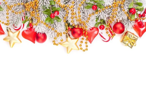 クリスマスカードの背景。冬のモミの枝、贈り物、花輪 — ストック写真