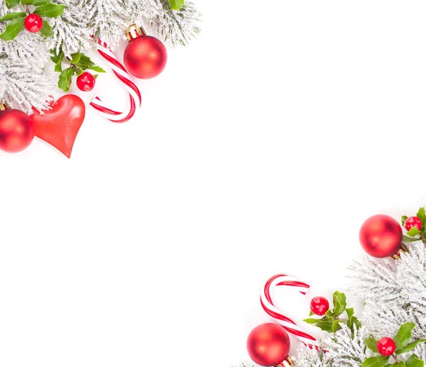 Χριστουγεννιάτικα στολίδια. Τμήματα χειμερινών ελάτων, γλυκά, μούρα — Φωτογραφία Αρχείου