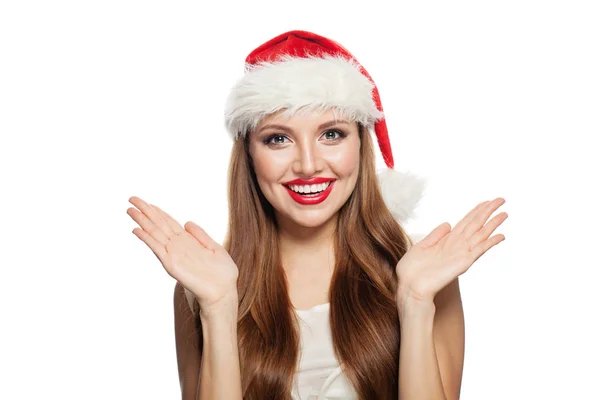 산타 클로스 모자를 쓴 꽤 놀란 여성의 크리스마스 초상 — 스톡 사진