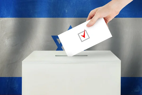 Концепция Голосования Израиле Рука Избирателя Держит Бюллетень Голосования Избирательном Участке — стоковое фото