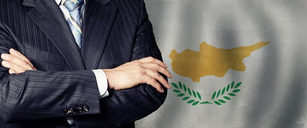 キプロスの旗の背景 ビジネス 教育に対する男性の手の概念 — ストック写真
