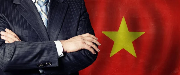 ベトナムの国旗背景 ビジネス 教育に対する男性の手 — ストック写真