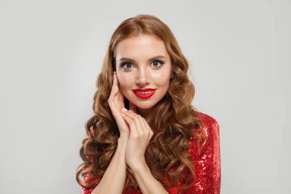 Hermosa Mujer Con Largo Cabello Ondulado Labios Rojos Maquillaje Sobre —  Fotos de Stock