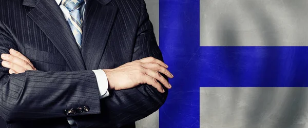 Manos Masculinas Contra Fondo Bandera Finlandesa Negocios Política Educación Finlandia —  Fotos de Stock