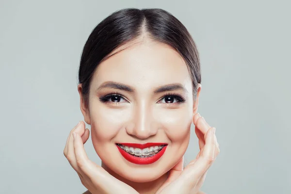 Young Happy Smiling Woman Braces Teeth Face Close — Stock Photo, Image