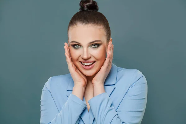 Nice Woman Blue Background Fashion Portrait — Stock Photo, Image