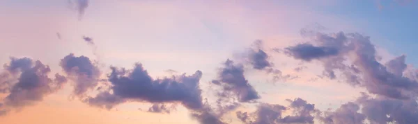 Πανοραμικό Ηλιοβασίλεμα Σύννεφα Φόντο Ουρανού — Φωτογραφία Αρχείου