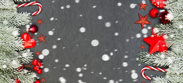 Black Christmas Background Red Garland Snow Blizzard — Stock Photo, Image