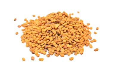 Çemen taneleri üzerinde beyaz izole