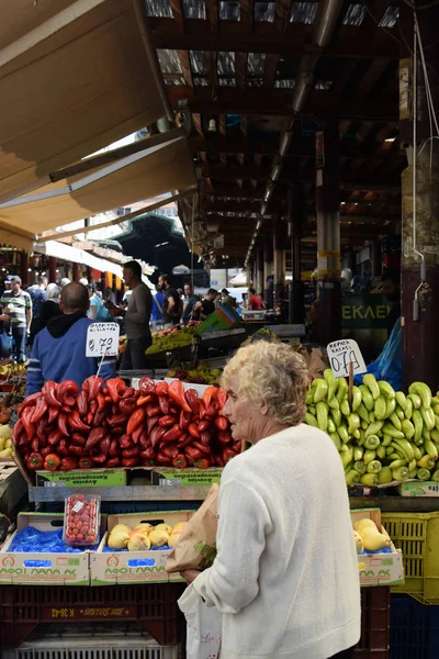 Афины Греция Октября 2018 Люди Покупают Свежие Фрукты Овощи Уличном — стоковое фото