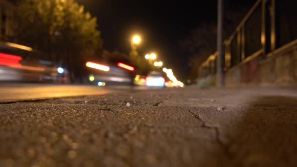 Trottoir Voitures Floues Conduisant Sur Autoroute Nuit Mise Point Sélective — Video