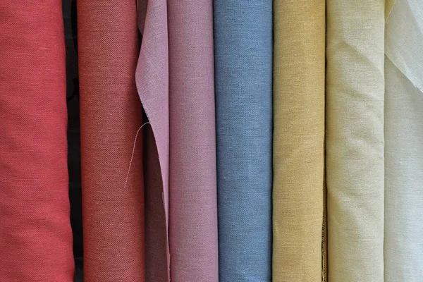 Рулони Однотонного Текстильного Матеріалу Різних Кольорів — стокове фото