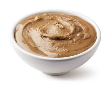 Tahin sosu (susam tohumu Yapıştır) beyaz arka plan üzerinde izole kase