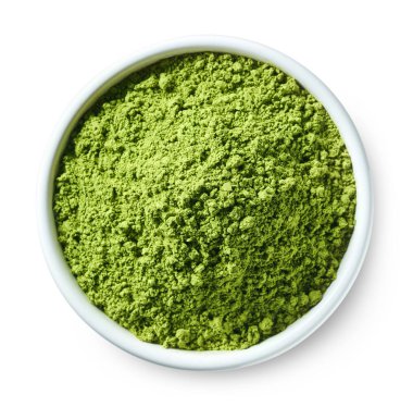 Matcha yeşil çay tozu beyaz arka plan üzerinde izole kase. Üstten görünüm