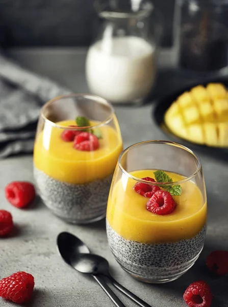 Pudín Chía Vegano Saludable Con Salsa Mango Frambuesas Frescas Sobre — Foto de Stock