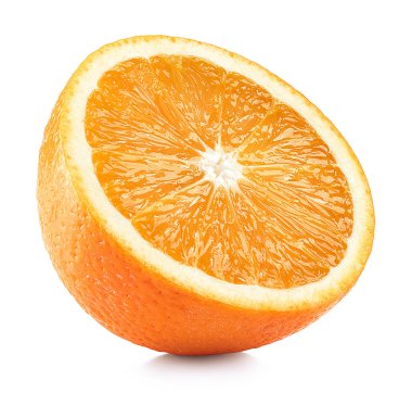 Beyaz arka plan üzerinde izole mükemmel düzeltisiz turuncu meyve yarısı