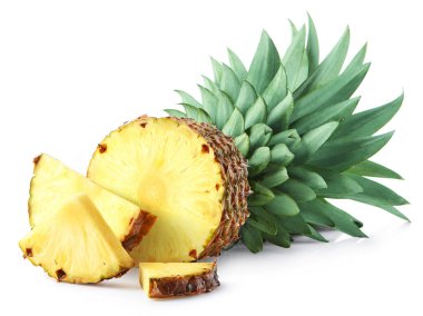 Yarım ve beyaz arka plan üzerinde izole taze ananas meyve dilimlenmiş