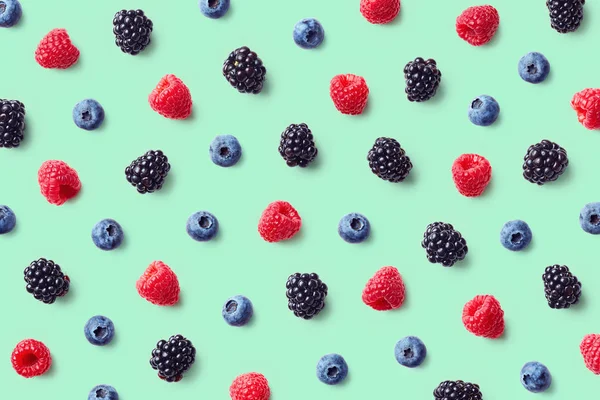 Patrón Colorido Frutas Bayas Silvestres Sobre Fondo Azul Frambuesas Arándanos — Foto de Stock