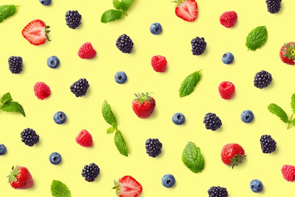 Kleurrijke Vruchten Patroon Van Bessen Mint Laat Gele Achtergrond Bovenaanzicht — Stockfoto