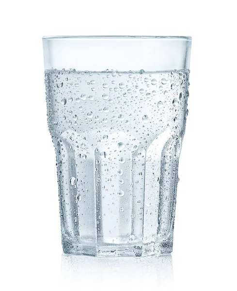 Vaso de agua fría con gotas — Foto de Stock