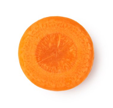 Beyaz arkaplanda izole edilmiş havuç dilimi, üst görünüm