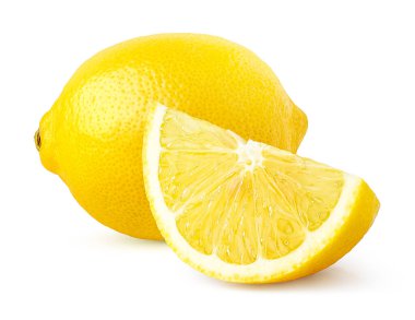 Beyaz arka planda izole edilmiş taze olgun limon meyvesi dilimi, sarı narenciye.