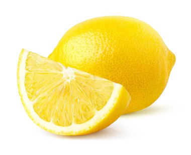 Beyaz arka planda izole edilmiş taze olgun limon meyvesi dilimi, sarı narenciye.