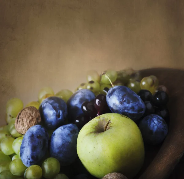 Seizoensgebonden Thanksgiving Fruit Houten Kom Vintage Stilleven Met Herfst Boerderij — Stockfoto